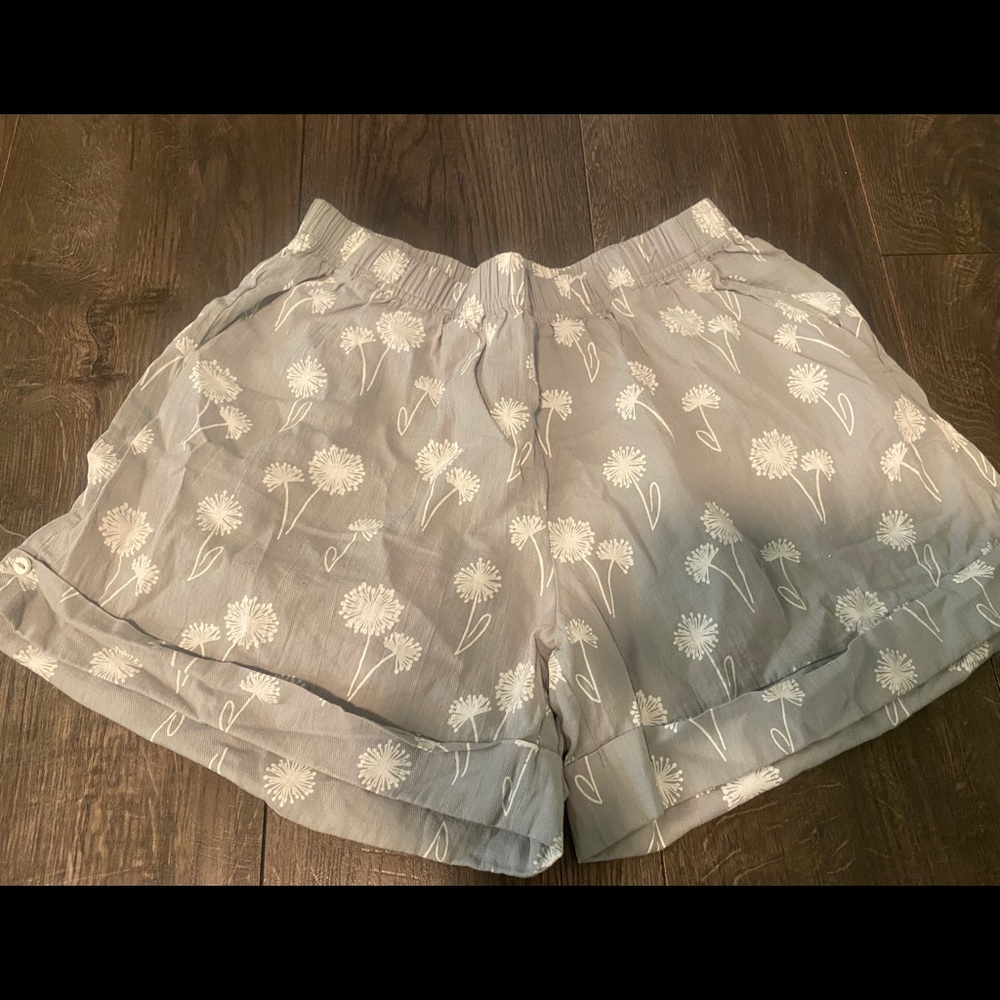 Women's size (8) medium 100% cotton shorts